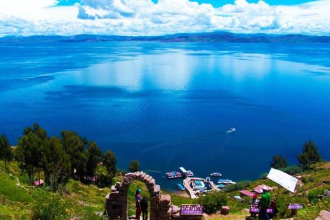 Lago Titicaca - Tour de Día Completo Peru
